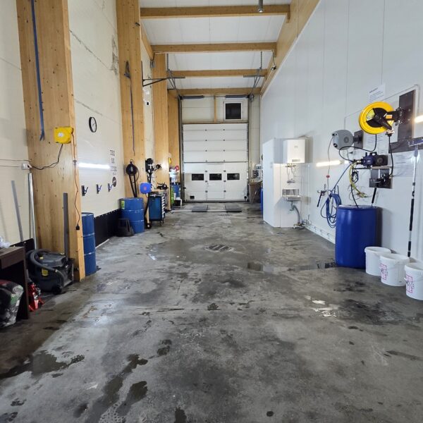 Espoo, Hirvisuontie 32 - halli 14 ja halli 7 LÄPIAJETTAVA