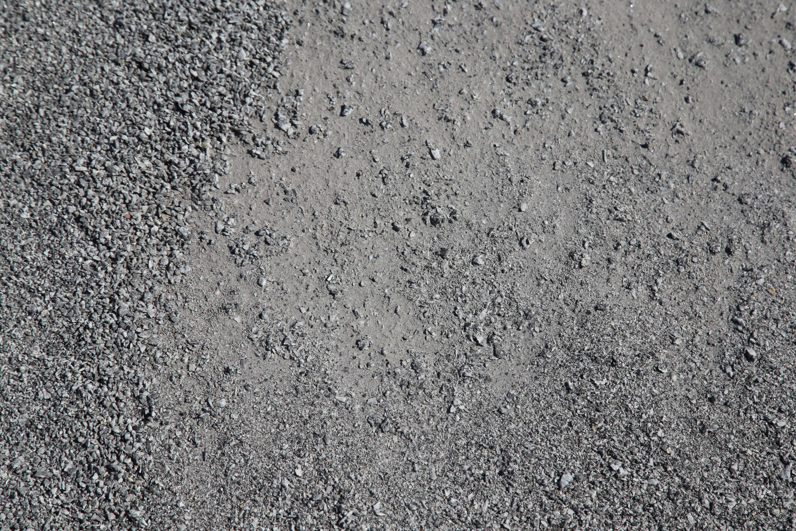 Kivituhka eri raekokoina – monipuolinen materiaali pihoille ja rakennuskohteisiin